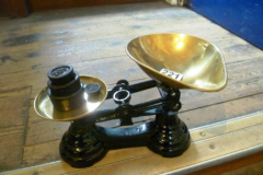 0221-Kitchen-Scales-and-Weights