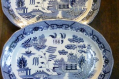 0156-Pair-of-Willow-Pattern-Dinner-Plates