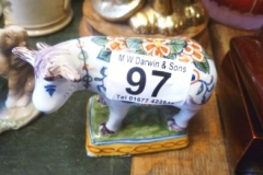 097-Small-Delft-Cow