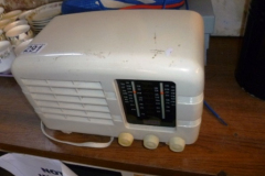 291-Vintage-Bakelite-Radio
