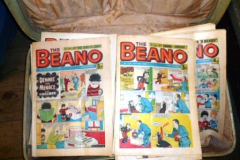 0033-Suitcase-containing-Beano-and-Beezer-Comics-from-1970s
