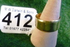 0412-18ct-Gold-Ring-Inscribed-Lucky