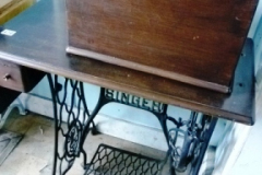 0476-Pedestal-Singer-Sewing-Machine