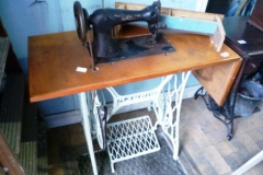 0477-Pedestal-Singer-Sewing-Machine
