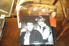 001-Singles-in-Record-Case