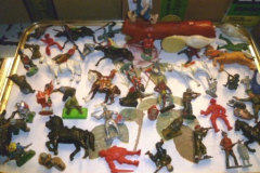 078-Tray-of-Lead-Soldiers-etc