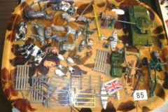 085-Tray-of-Lead-Animal-Figures-and-Army-Vehicles