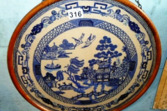 316-Round-Framed-Willow-Pattern-Tapestry