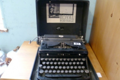 087-Royal-Portable-Typewriter