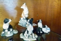 0096-Border-Fine-Arts-4-Fox-and-1-Dog-Figures