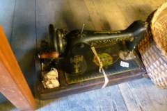 0223-Singer-Sewing-Machine
