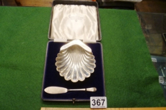 367-Boxed-Silver-Shell-Butter-Dish-and-Knife