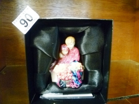 090-Royal-Doulton-Figurine-Flower-Sellers-Children