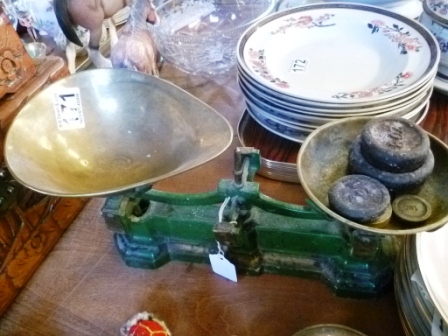 171-Vintage-Kitchen-Balance-Scales-and-Weights