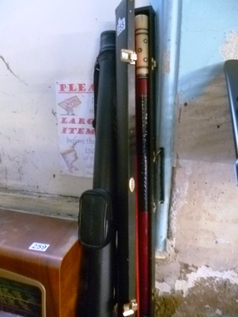 255-Two-Snooker-Cues-in-Cases