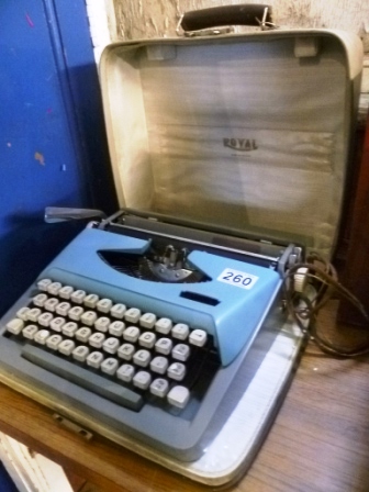 260-Royal-Portable-Typewriter
