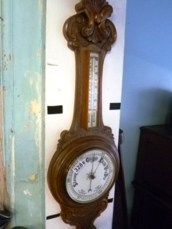 328-Banjo-Aneroid-Barometer-and-Thermometer