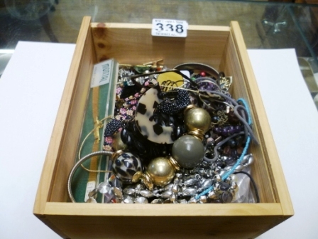 338-Box-of-Assorted-Costume-Jewellery