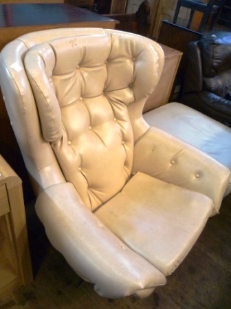 450a-Retro-Swivel-Button-Back-Cream-Leather-Egg-Chair