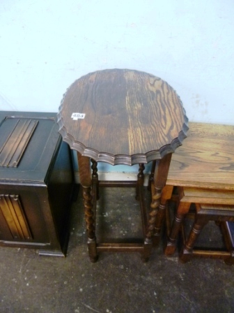 484-Oval-Side-Table-with-Barley-Twist-Legs