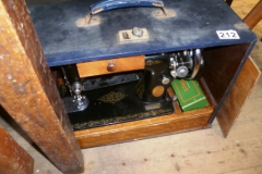 212-Singer-Sewing-Machine