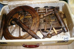 242-Suitcase-containing-DIY-Spinning-Wheel
