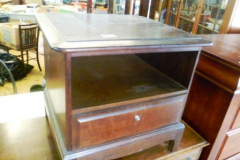 0463-Small-Bedside-Cabinet