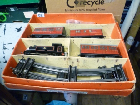 0062-Hornby-Boxed-Model-Train-and-Carriages