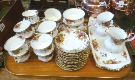 0126-Royal-Albert-Country-Rose-Tea-Set
