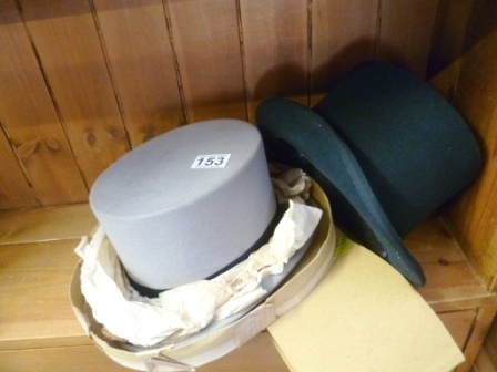 0153-Two-Top-Hats