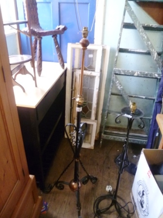 0207-Metal-Lamp-Stand