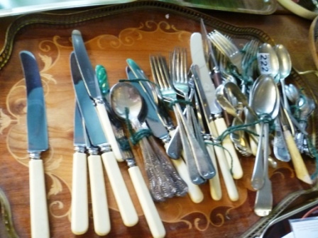 0222-Assorted-Cutlery-on-Tray