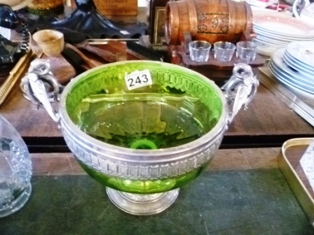 0243-Green-Bowl-in-Ornate-Metal-Stand