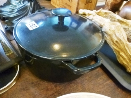 0257-Black-Handled-Cast-Cooking-Pot