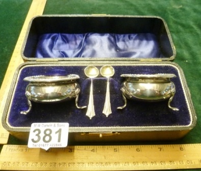 0381-Silver-Salts-and-Spoons-in-Case