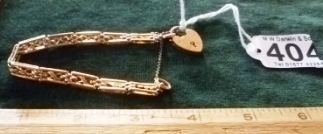 0404-Gold-Gate-Bracelet-with-Padlock
