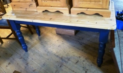 0440-Pine-Farmhouse-Table-with-Painted-Legs