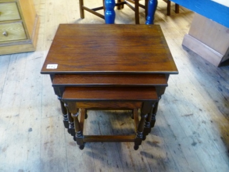0442-Oak-Nest-of-3-Tables
