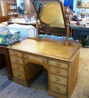 0482-Kneehole-Mirror-Backed-Dressing-Table