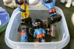 0102-Robertsons-Band-Figures