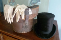 0176-Top-Hat-in-Leather-Case-and-Leather-Gloves