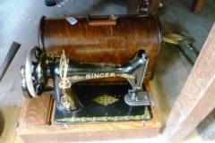 0265-Singer-Sewing-Machine-in-Case