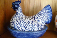 0218-Emma-Bridgewater-Blue-and-White-Pattern-Ceramic-Hen-Egg-Holder