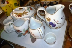 187-Royal-Worcester-Evesham-Tureen-Jugs-etc