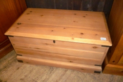 425-Pine-Blanket-Box