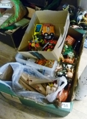 0058-Box-of-Assorted-Model-Animals-etc