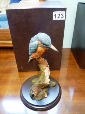 0123-Country-Artists-Kingfisher-in-Box