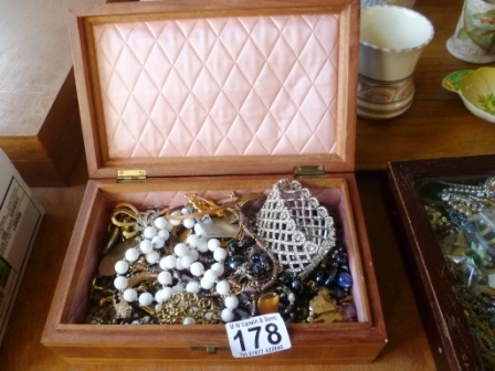 0178-Jewellery-Box-and-Contents