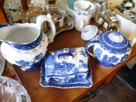 0181-Willow-Pattern-Tea-Pot-Jug-and-Cheese-Dish
