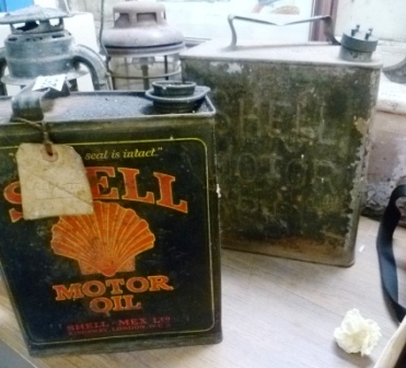 0287-2-Vintage-Shell-Petrol-Cans